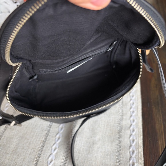 Black Nine West  Leather Crossbody Bag 💕 - Picture 3 of 9